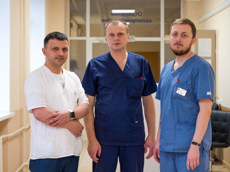 В Клиниках СамГМУ впервые в регионе провели малоинвазивные операции по устранению парастомальных грыж