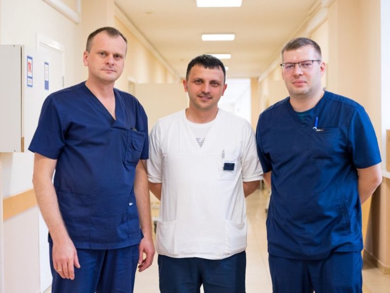 Устранили серьезное осложнение: самарские врачи помогли людям с постоянной стомой