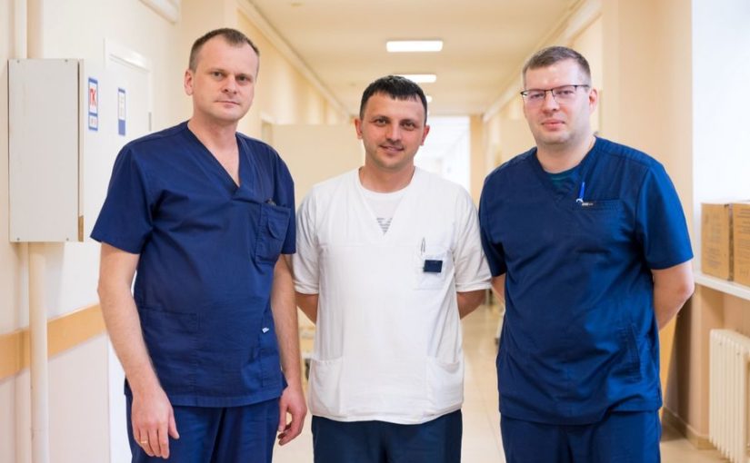 Устранили серьезное осложнение: самарские врачи помогли людям с постоянной стомой