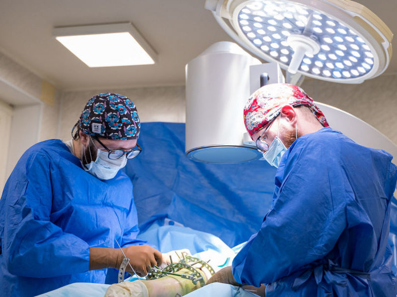 В Клиниках СамГМУ впервые в регионе применили новую технологию для сокращения сроков лечения пациентки с укорочением ноги