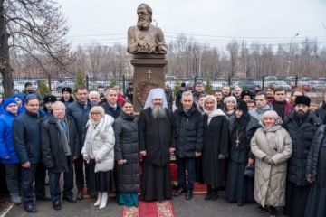 На территории Клиник СамГМУ открыли памятник святителю Луке Крымскому