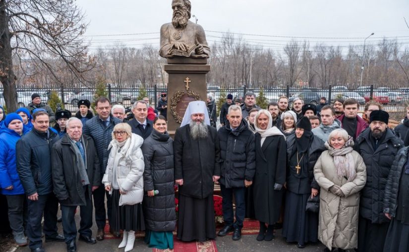 На территории Клиник СамГМУ открыли памятник святителю Луке Крымскому