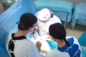 В СамГМУ провели эндопротезирование тазобедренного сустава пациентке после трансплантации печени