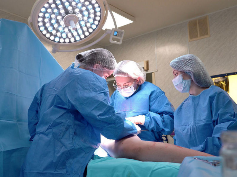 В Клиниках СамГМУ выполнили сложную операцию подростку с тяжелым заболеванием тазобедренного сустава