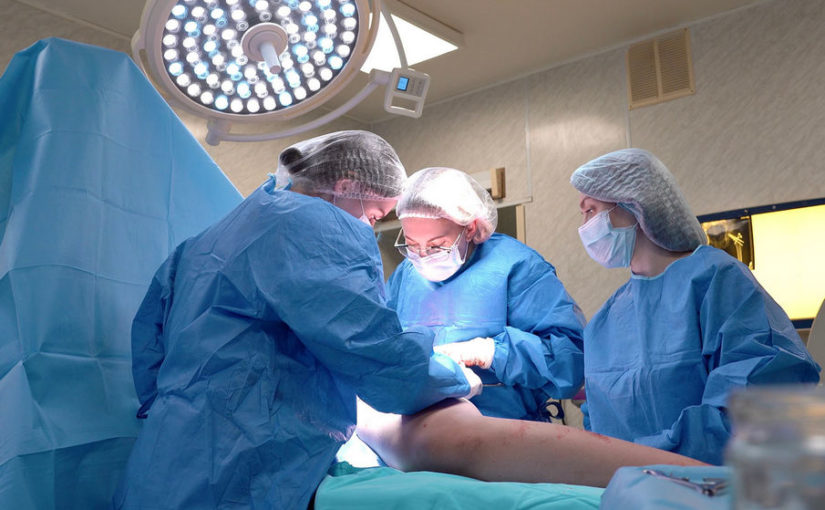 В Клиниках СамГМУ выполнили сложную операцию подростку с тяжелым заболеванием тазобедренного сустава