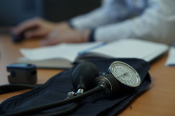 В Клиниках СамГМУ можно будет бесплатно проверить точность тонометра