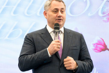 Поздравление от ректора СамГМУ Александра Колсанова с Международным женским днем