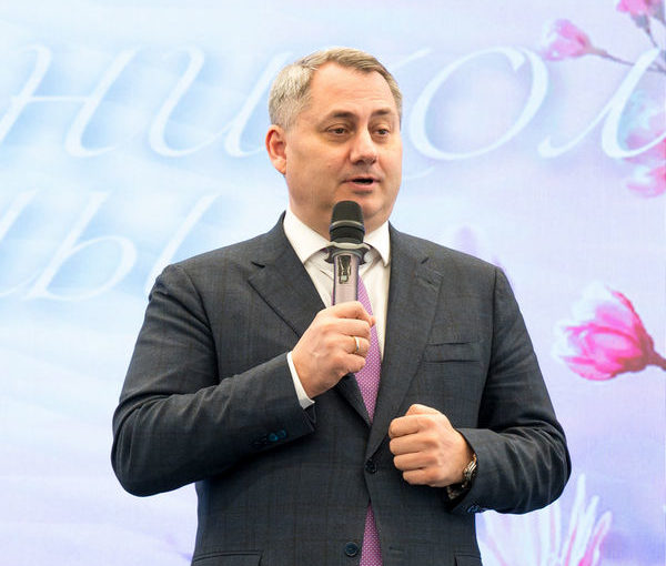 Поздравление от ректора СамГМУ Александра Колсанова с Международным женским днем